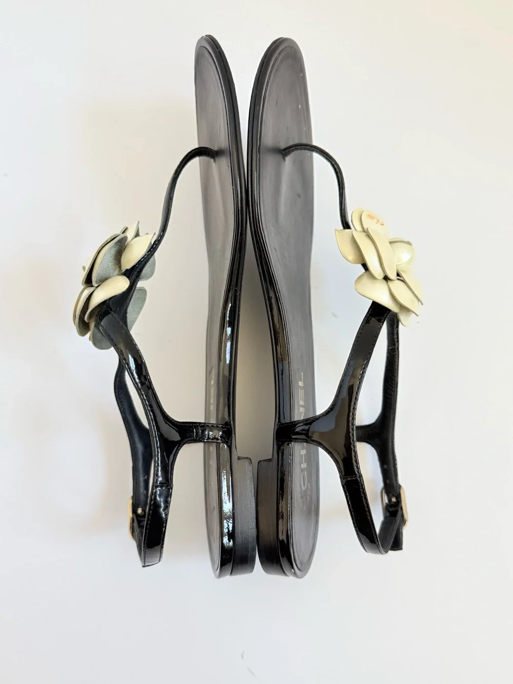 CHANEL Black Patent Leather Ivory Camellia Flower Flat Thong Sandals EU 37.5